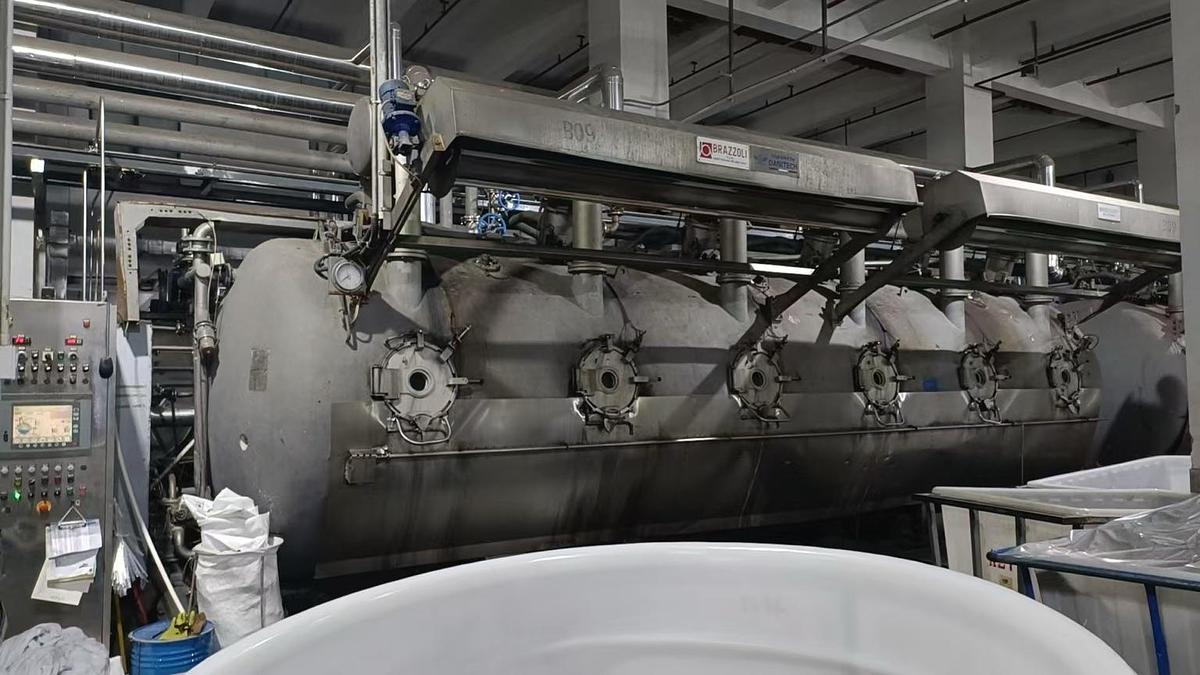 Used Brazzoli dyeing machine for fabric