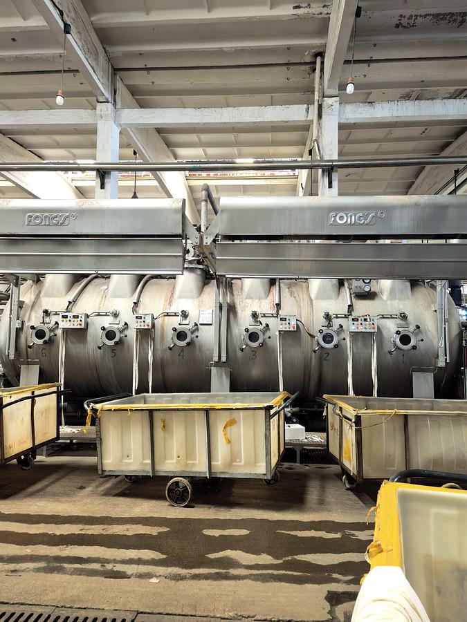 Used Fong's jumbo dyeing machine for fabric