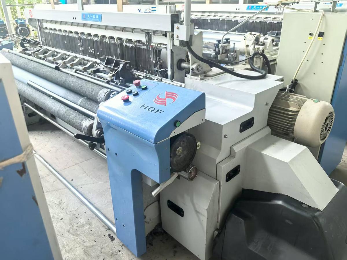 Used Red flag air jet loom for fabric