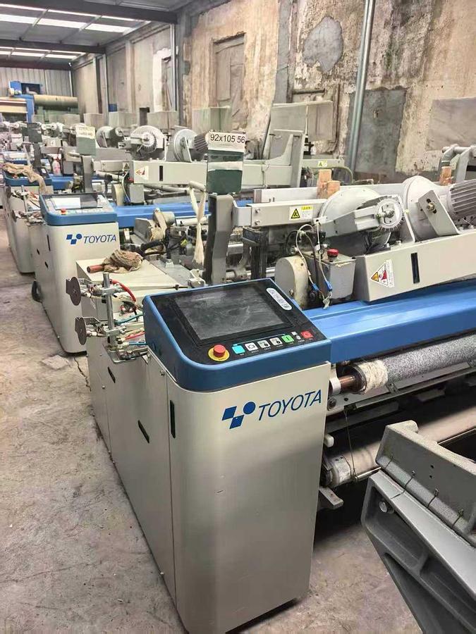 Used Toyota T810 air jet loom for fabric