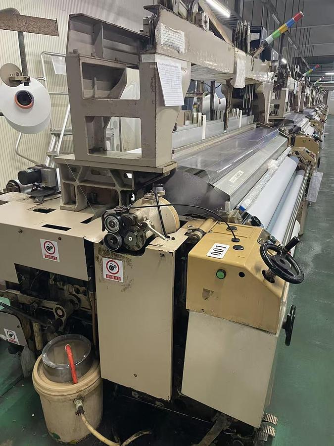 Used 2002 22 set Tsudakama ZW405 waterjet loom for fabric