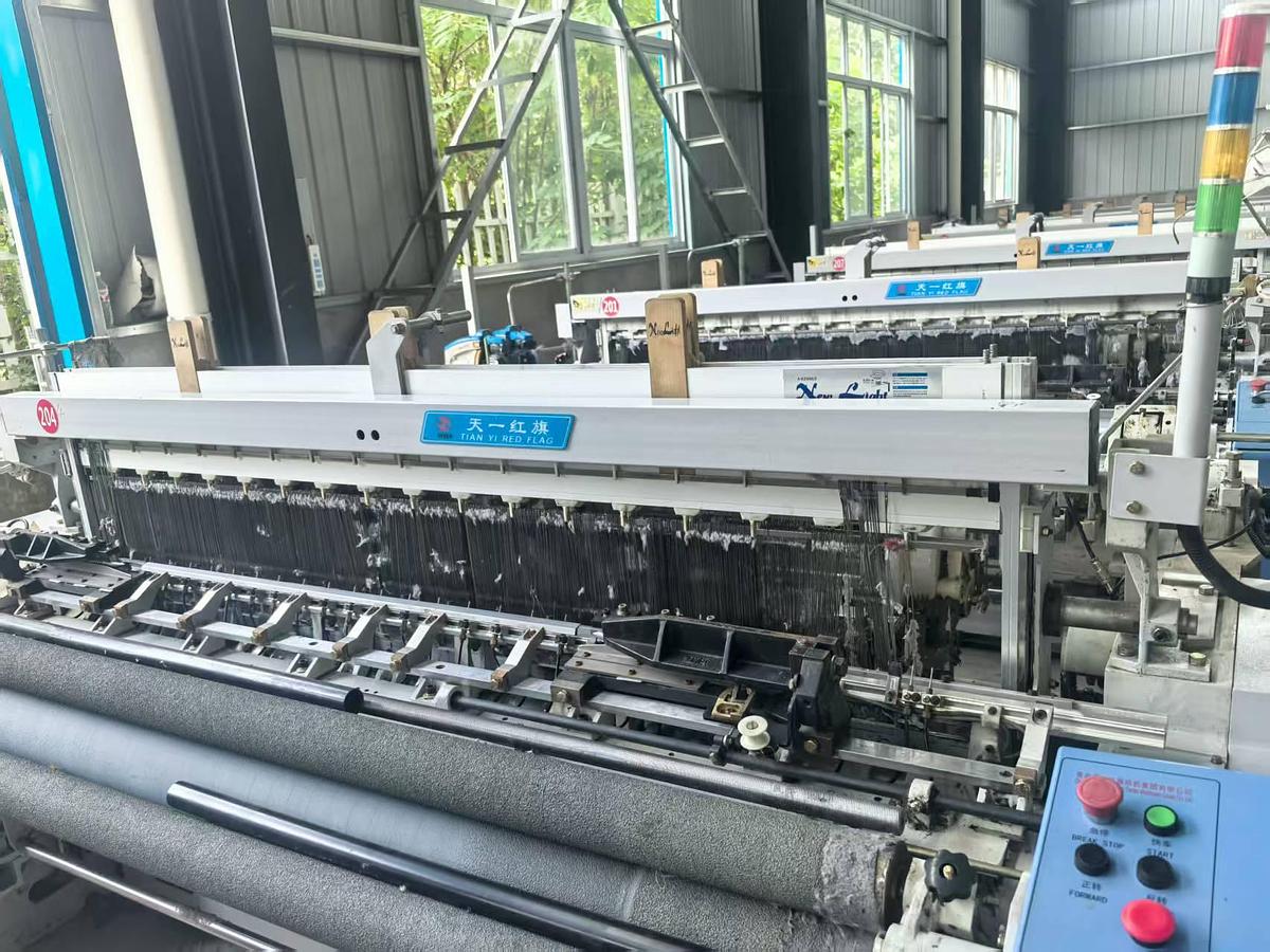 Used Red flag air jet loom for fabric