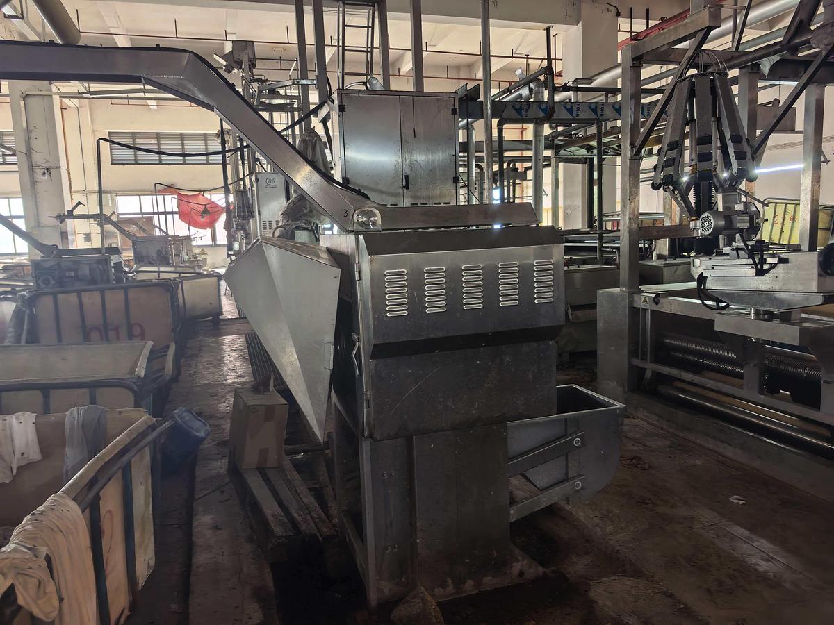 Used KELUN slitter with washing machine for fabric