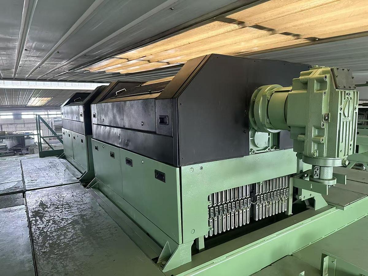 Used 2001  3 sets Carpet weaving machine