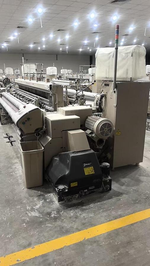 Used Tsudakama ZAX9100 air jet loom for fabric