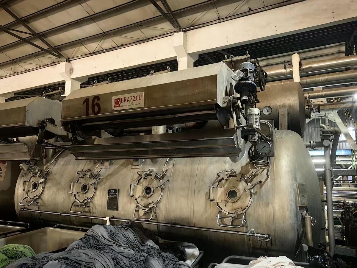 Used Brazzoli dyeing machine for fabric