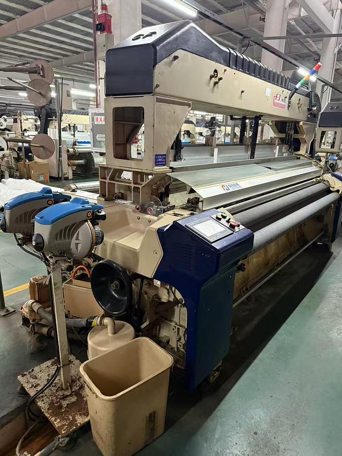 Used Chinese Haijia 8100 water jet loom for fabric