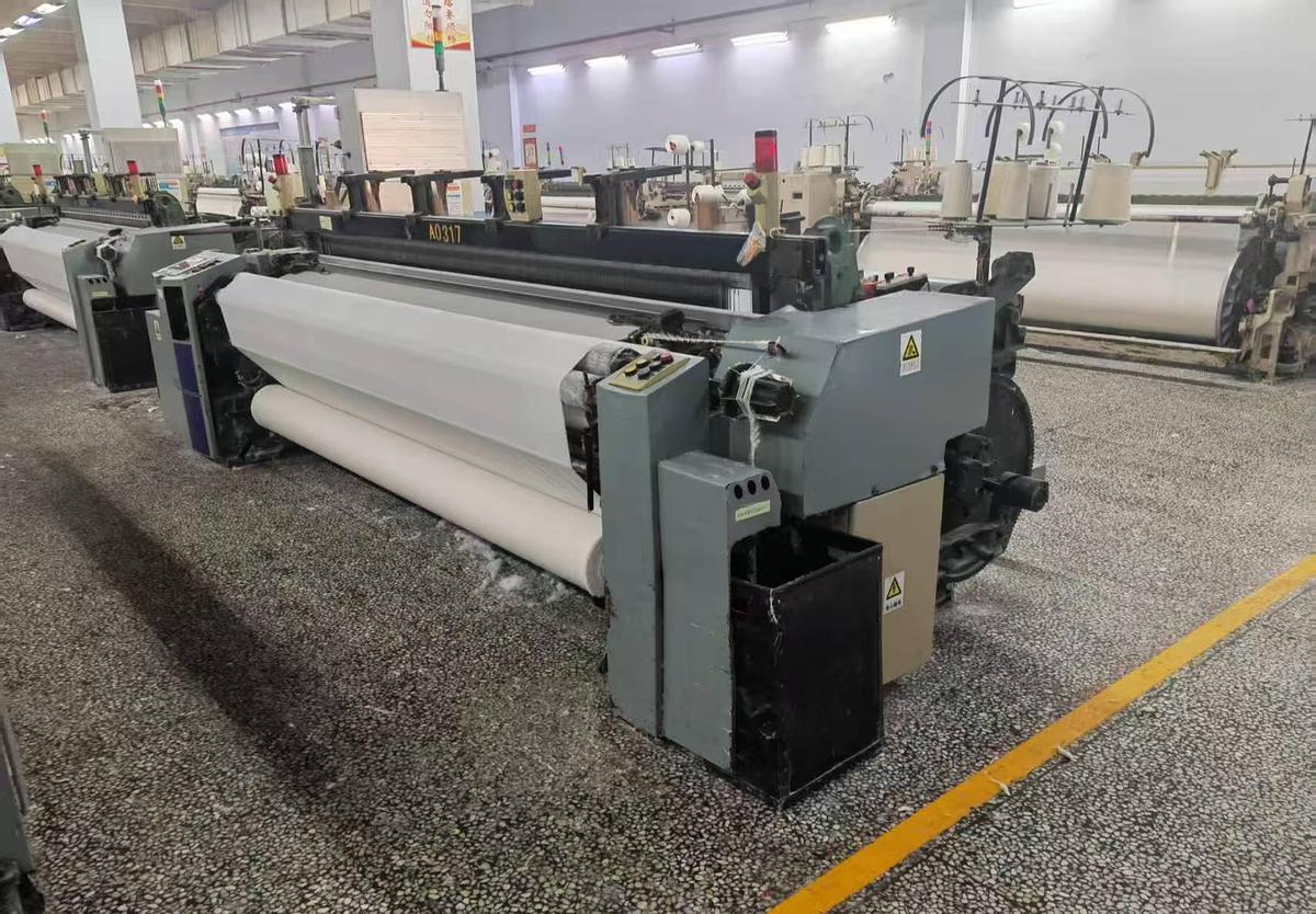 Used Picanol omni plus air jet loom for fabric
