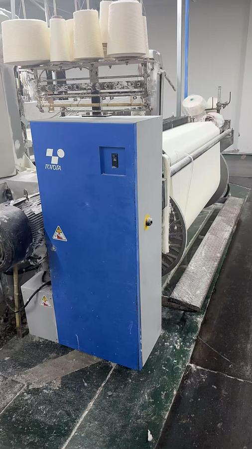 Used Toyota T610 air jet loom for fabric