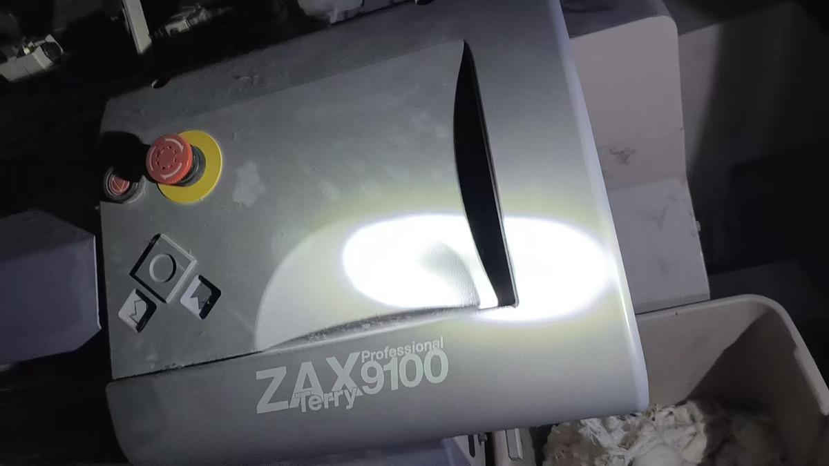 Used Tsudakama ZAX9100 terry towel loom for fabric