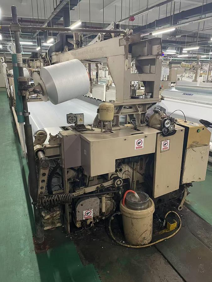 Used 2002 22 set Tsudakama ZW405 waterjet loom for fabric