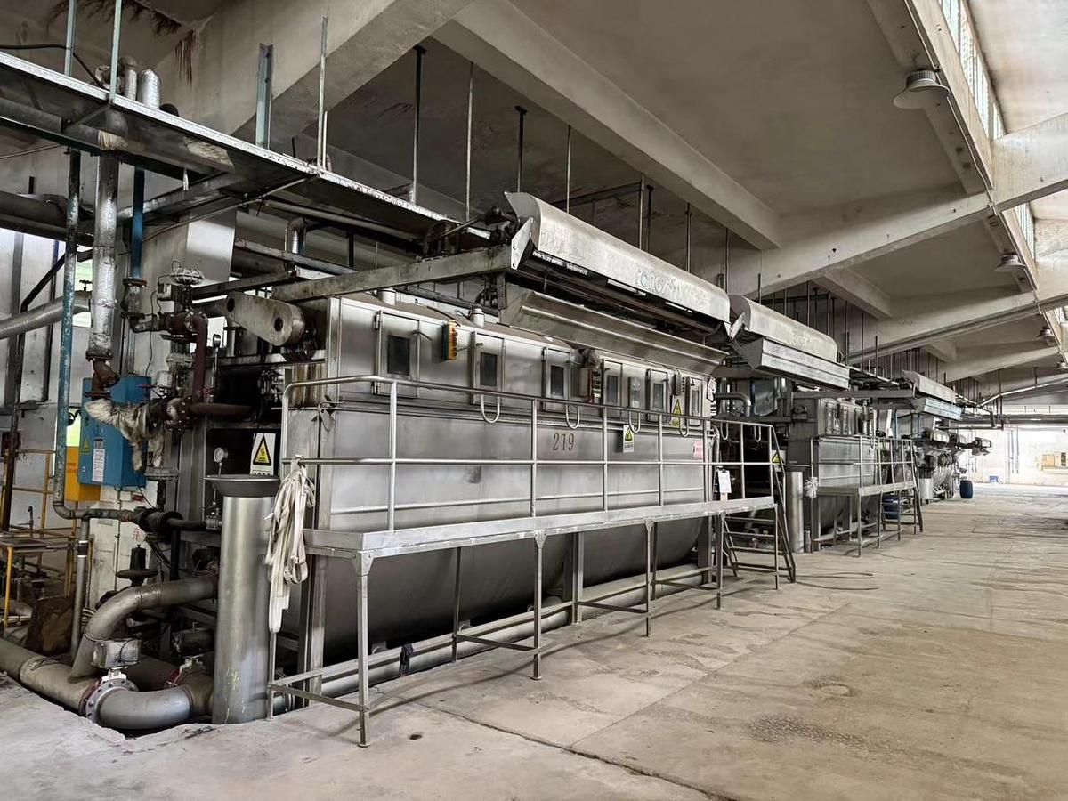 Used Fong's Atmospheric dyeing machine for fabric