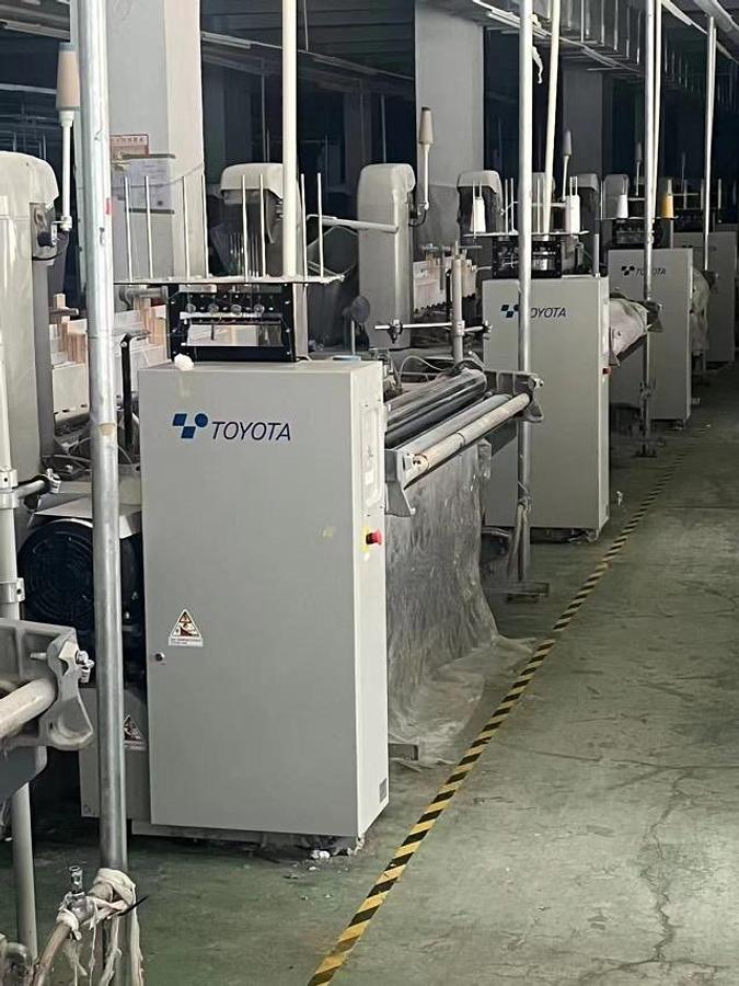 Used Toyota T810 air jet loom for fabric