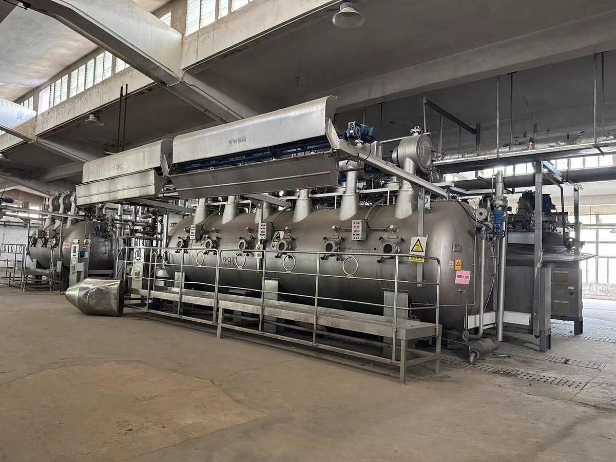 Used Fong's dyeing machine for fabric