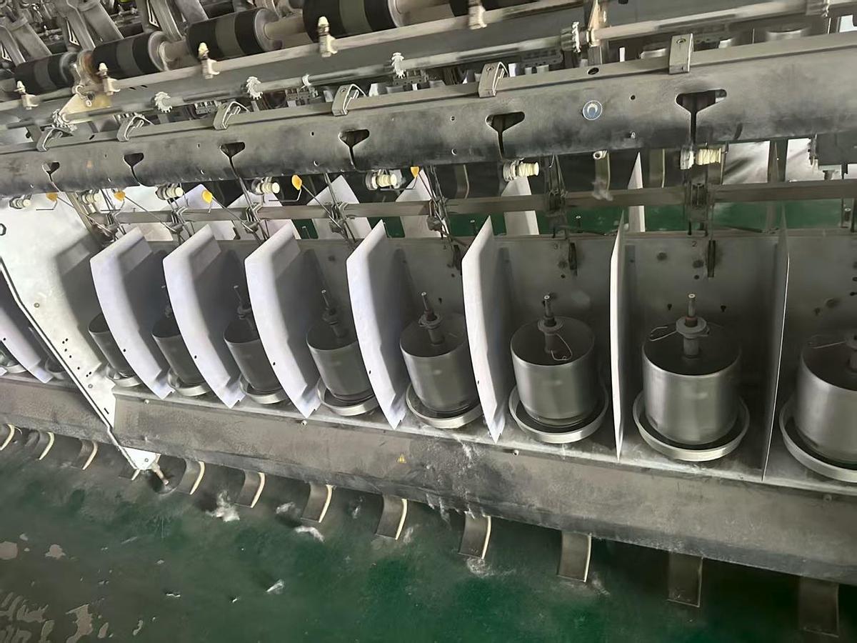 Used Saura twisting machine for yarn