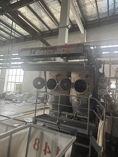 Used 3 sets Fong's dyeing machine for fabric