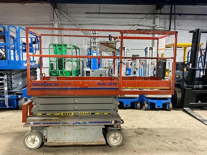 Used 2011 SKYJACK SJIII3219