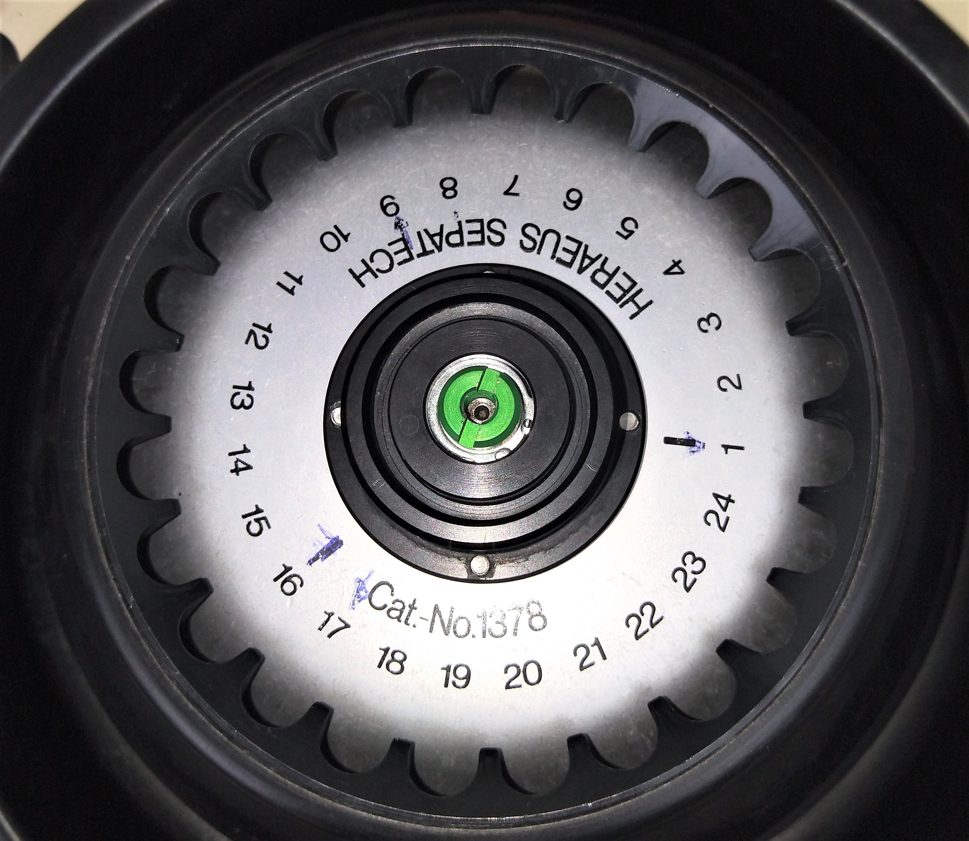 Used Heraeus Sepatech Biofuge A 1217 Microcentrifuge with Rotor - 24 x 1.5mL