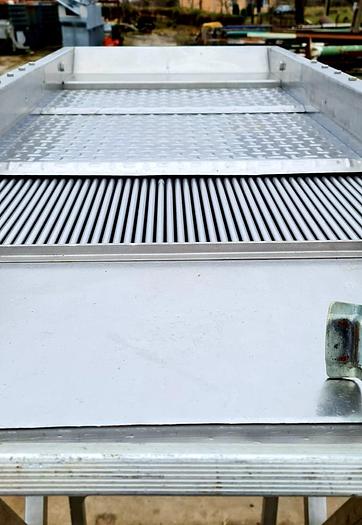 Used Stół wibracyjny na konstrukcji nierdzewnej