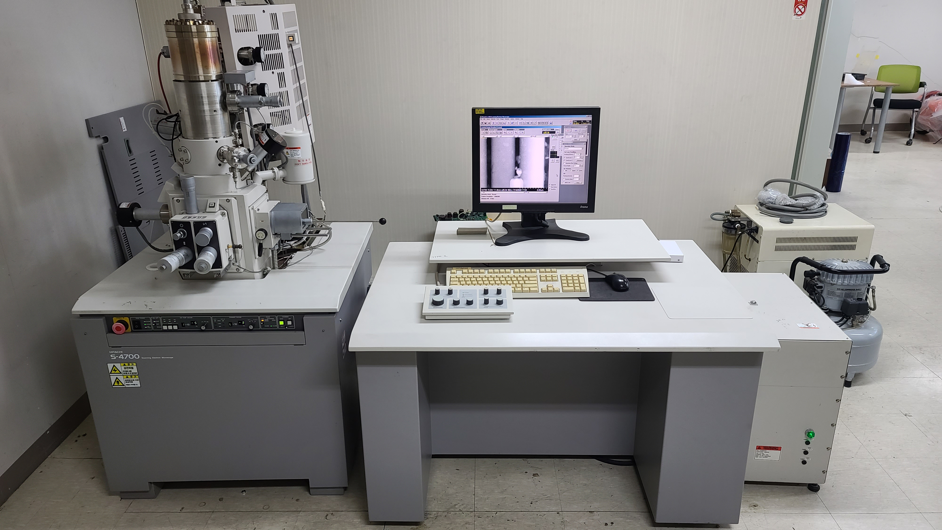 Used Hitachi S-4700 Type I