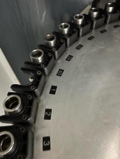 Usato CENTRO ALTA VELOCITÀ COMPLETO DI CARICO E SCARICO PEZZO E PALLET