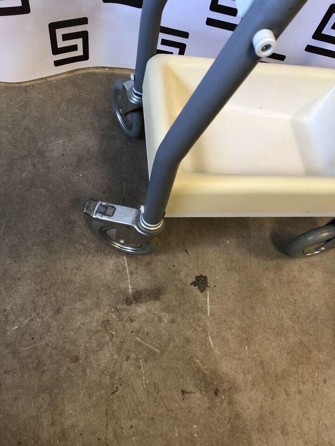 Used QUINTON BURDICK Atria 3100 6100 Cart