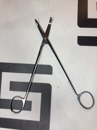 Used V. Mueller SU 1920 Scissors 30 Day Warranty SU1920