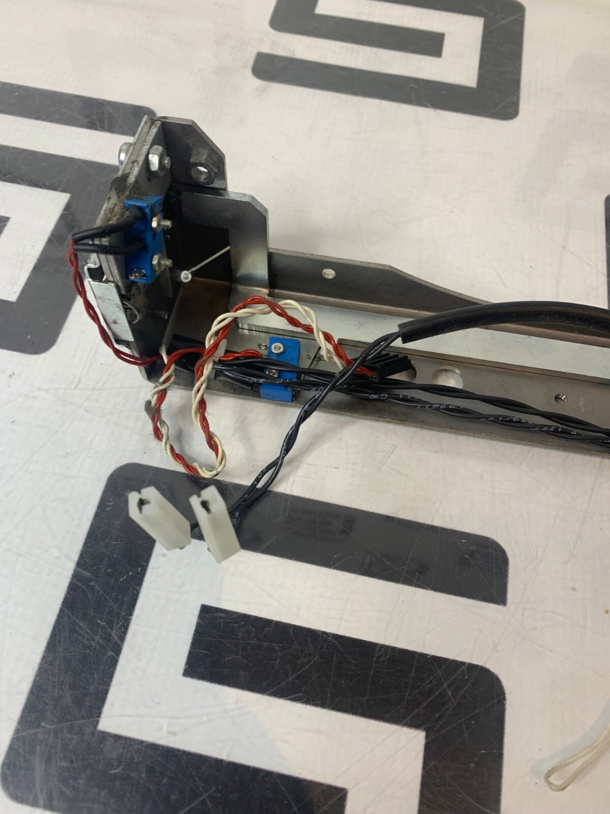 Used Eppendorf 5417R Lid Door Latch Locking Assembly Lock 5417 R  30 Day Warranty