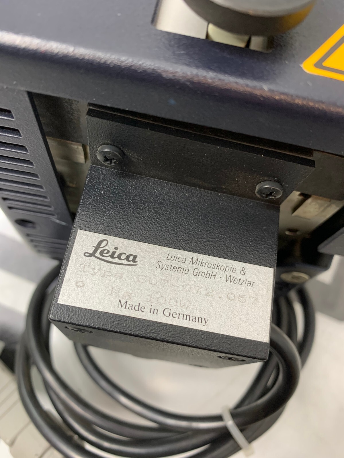 Used Leica Microscope Fluorescent Bulb Holder 7Pin Connector 100W HG Type 307-072.057