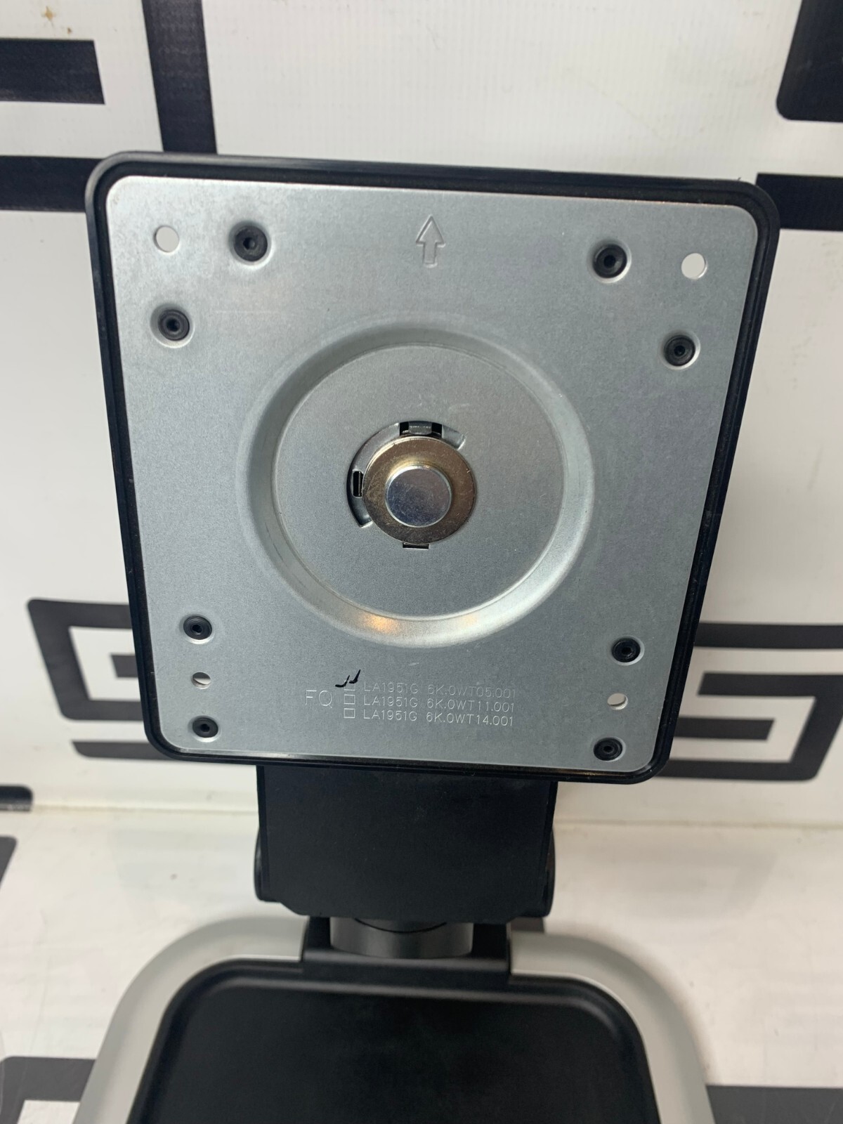 Used Universal Monitor Stand HP LA1951G 27”+ LCD Height Adjustable VESA mount 100x100