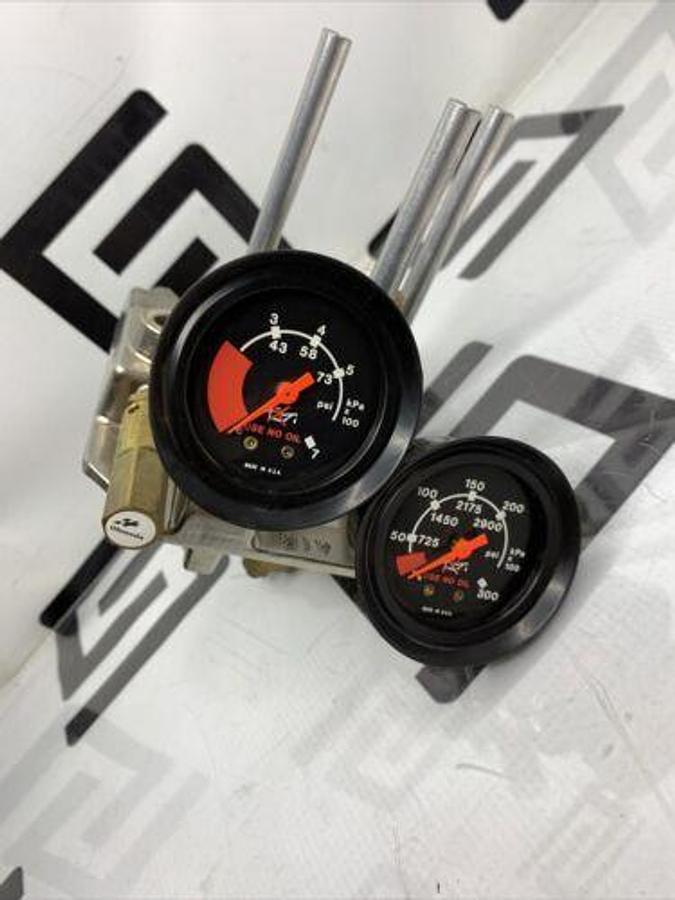 Used Anesthesia Regulator Gauge Air Block