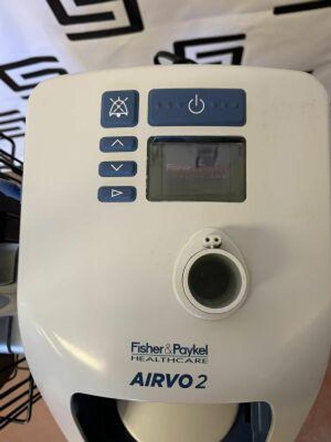 Used FISHER & PAYKEL AIRVO 2 MYAIRVO 2 HUMIDIFIER PT101UK Humidifier NASAL FLOW Humidifier / Heater W/ Mobile Stand Cart O2 Regulator