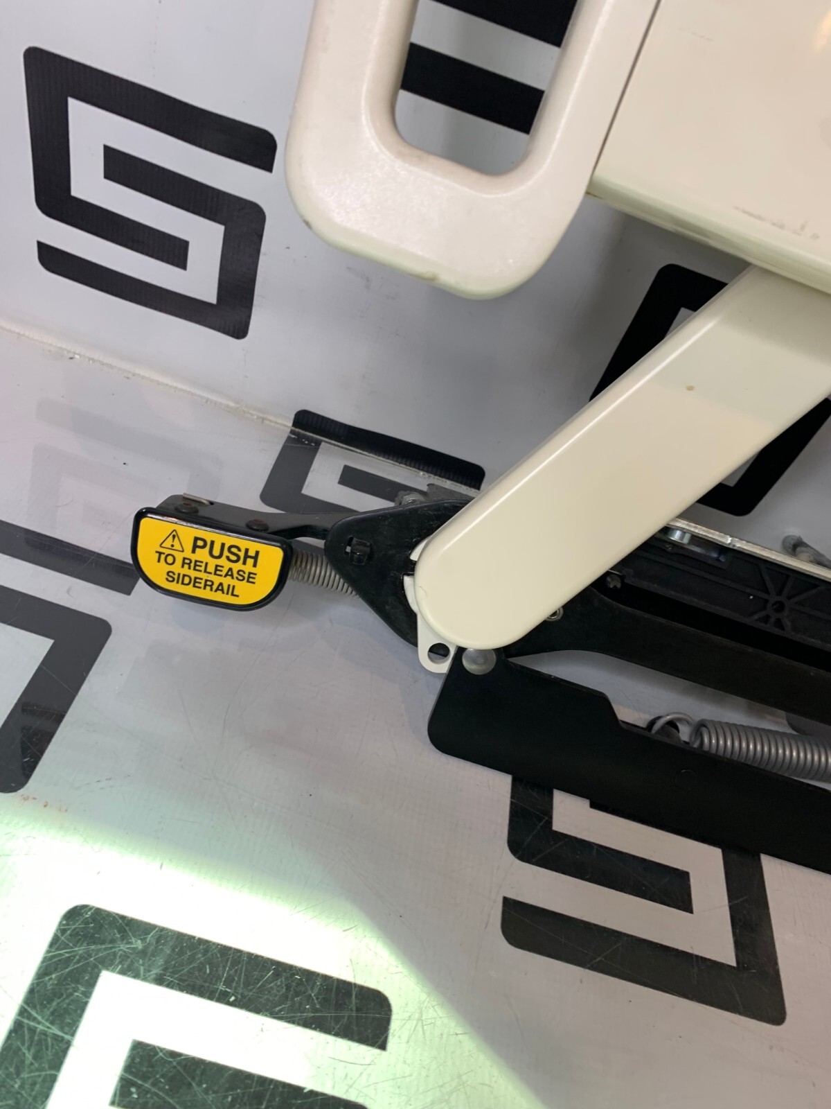 Used Stryker 3002 Secure II Hospital MED SURG BED Left Hand Siderail Controller ASSY