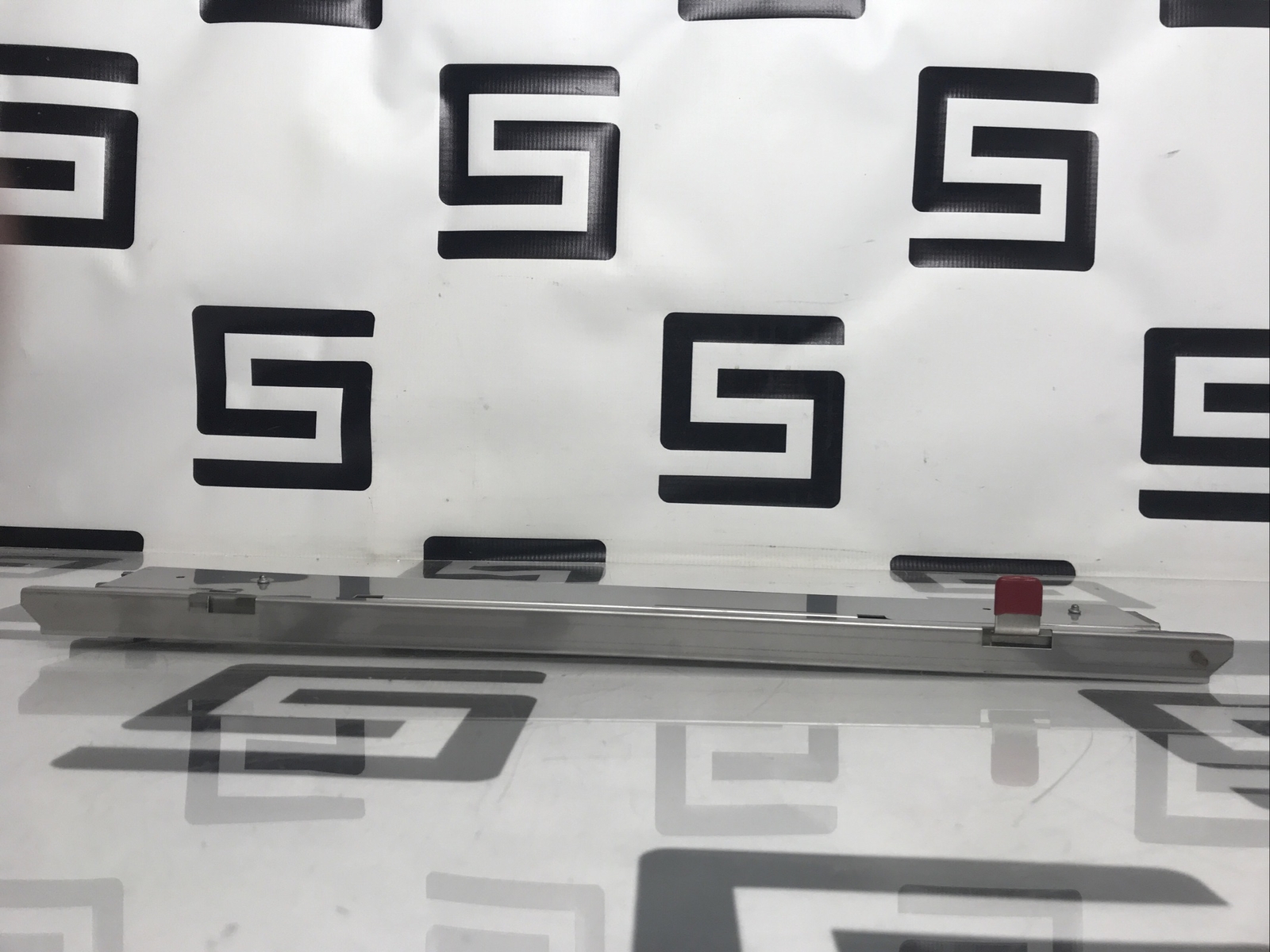 Used Metro LifeLine Emergency Crash Cart Model LEC51 Bottom Drawer 7 inch with tracks