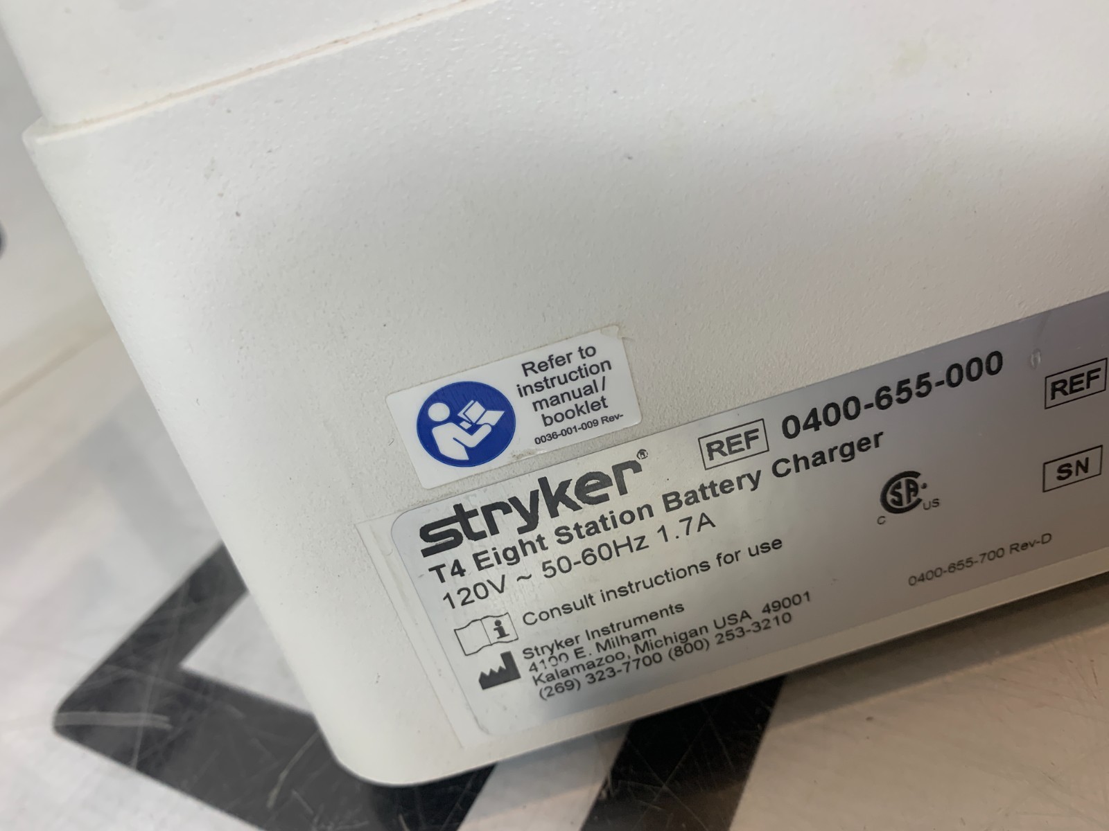 Used STRYKER STERI-SHIELD 0400-655-000 T4 EIGHT STATION BATTERY CHARGER & 5 400-650 B