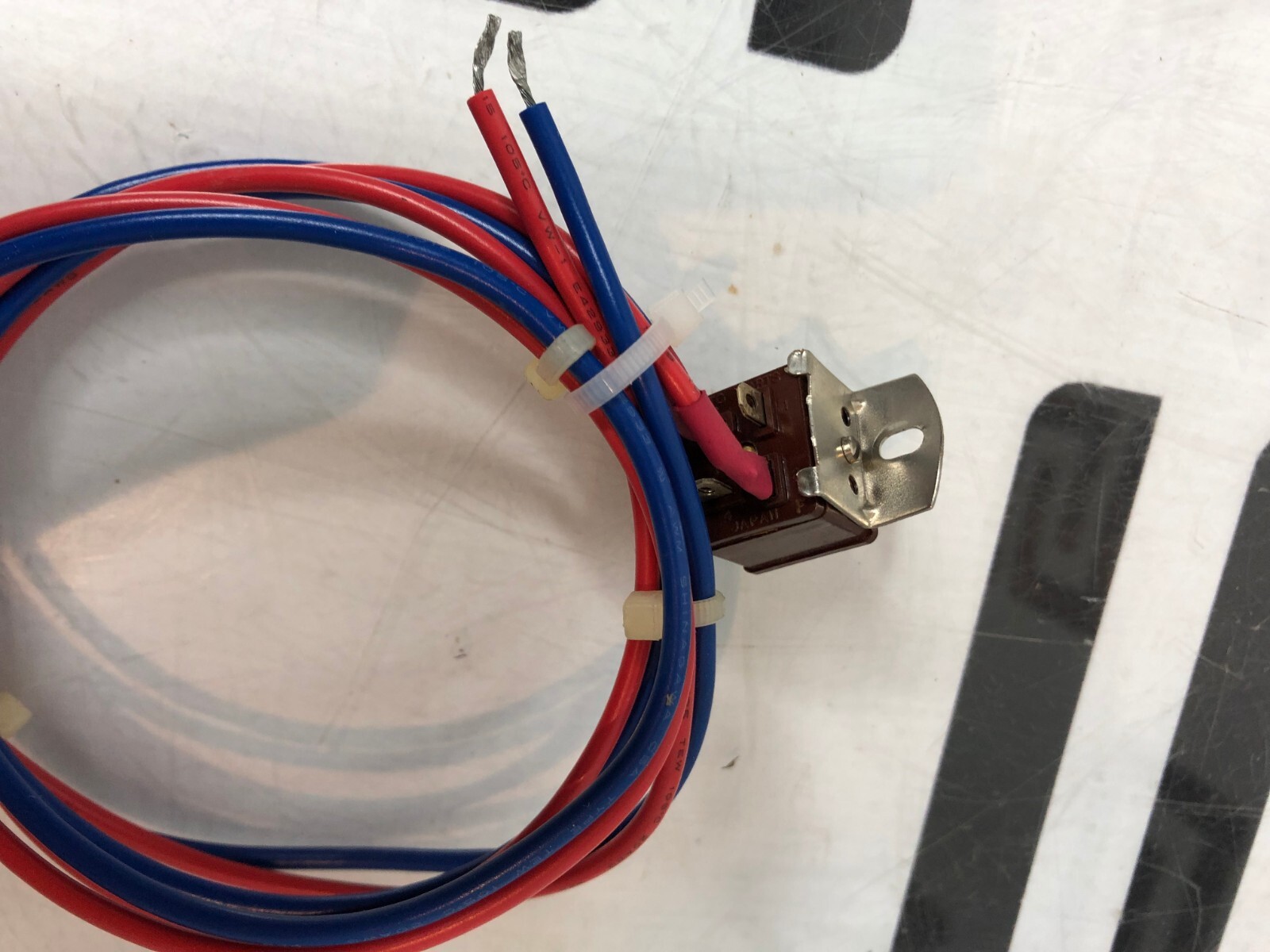 Used Nikon Diaphot TMD Microscope Lamp House Illuminator Light Receptical Plug Tested