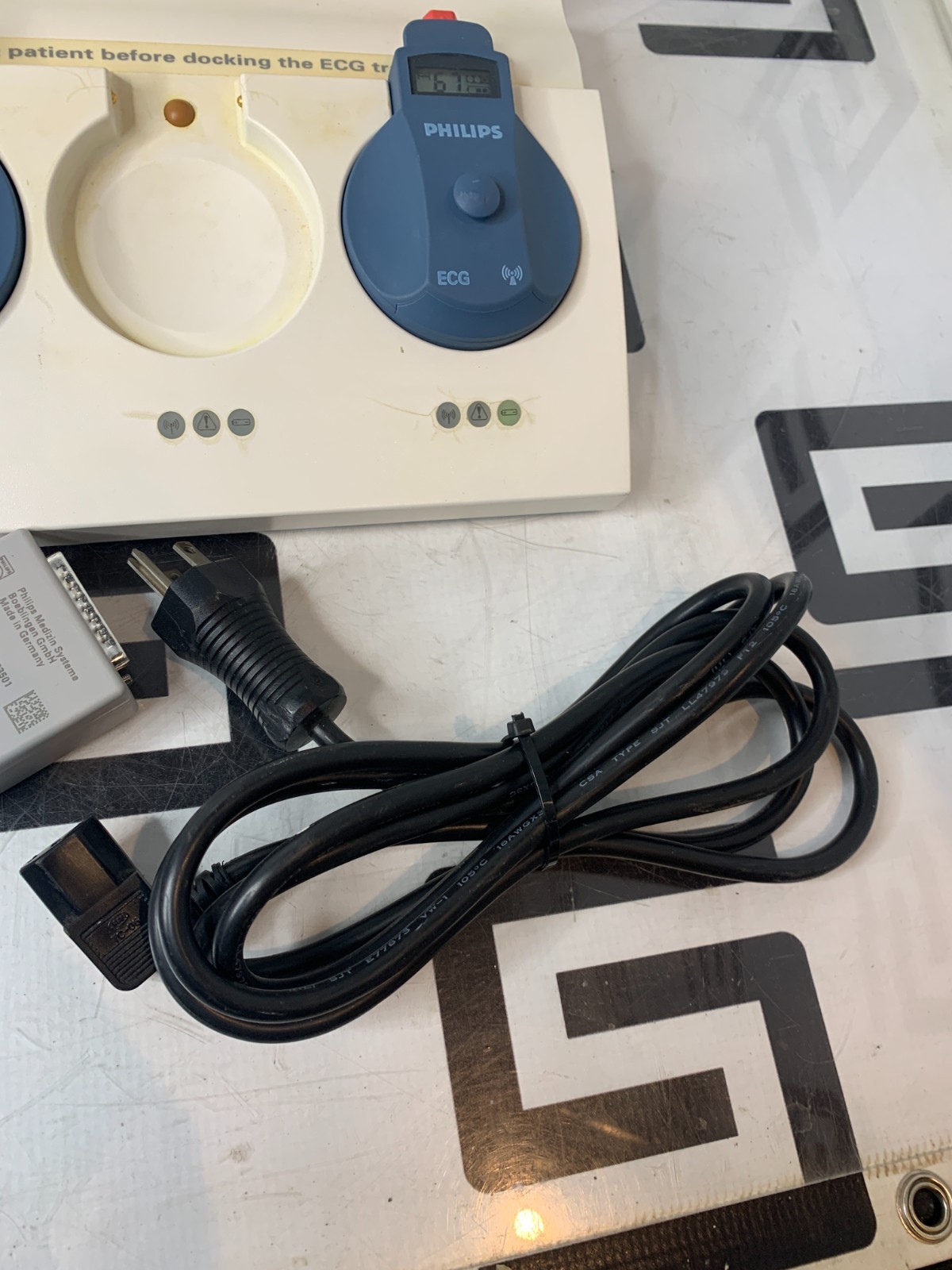 Used Philips M2720A Avalon CTS Cordless Fetal Monitoring Base Docking Station M2727A