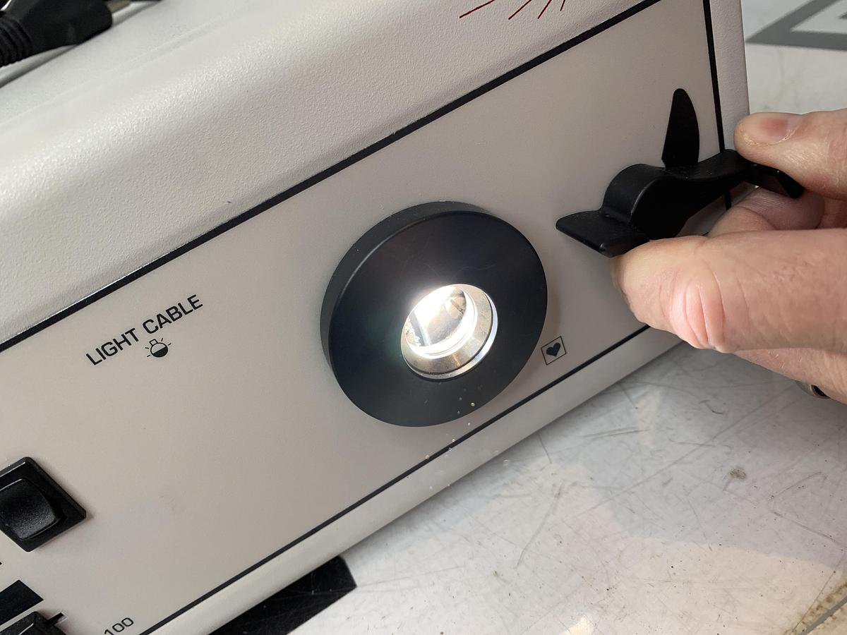 Used Stryker X6000 Light Source 220-185-000 Xenon Lamp Bulb 139 Hrs TESTED WARRANTY