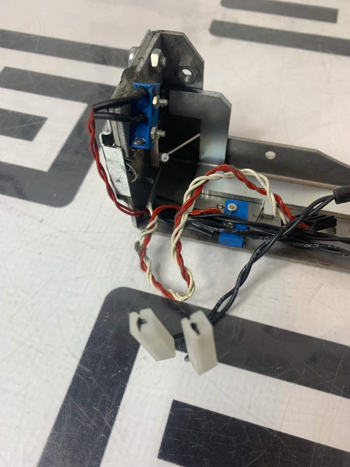 Used Eppendorf 5417R Lid Door Latch Locking Assembly Lock 5417 R  30 Day Warranty