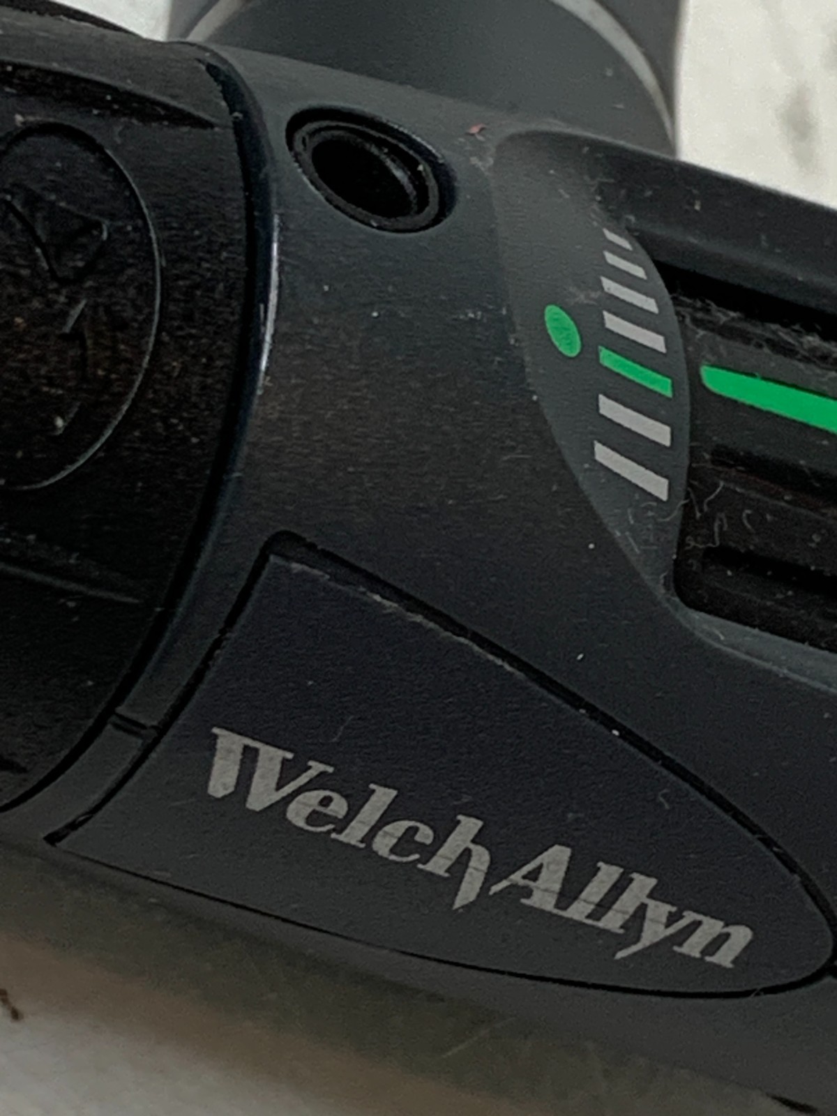 Used Welch Allyn 3.5V Macroview Diagnostic Otoscope 23810 Head Bulb Tested B DENTED