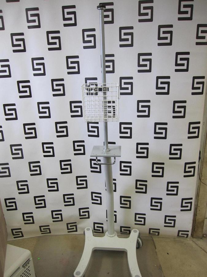 Used Ekom DK50 DS SMART Medical Artificial Ventilation Air 2 Liter 1479 hrs W/ STAND