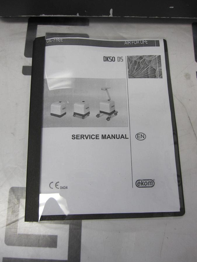 Used Ekom DK50 DS SMART Medical Artificial Ventilation Air 2 Liter 1479 hrs W/ STAND