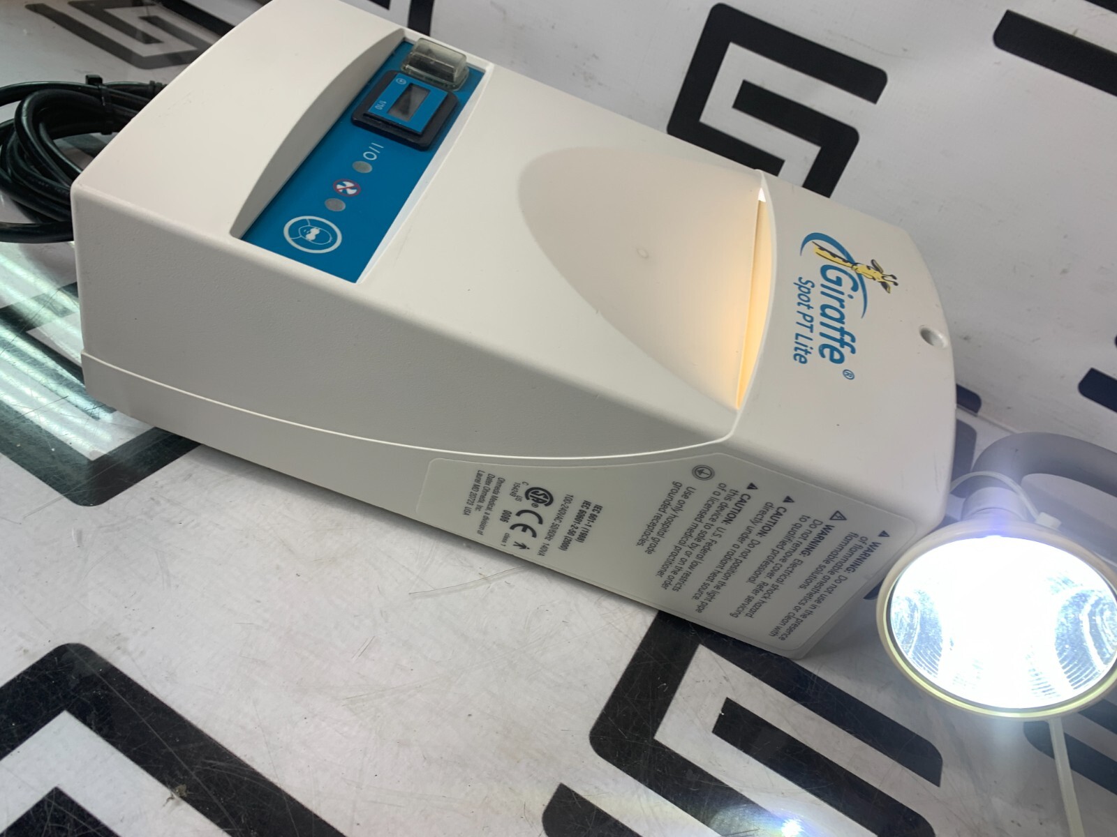Used Ohmeda Giraffe Spot PT Lite Phototherapy Bili Light System 6600-0845-800 W/ BULB