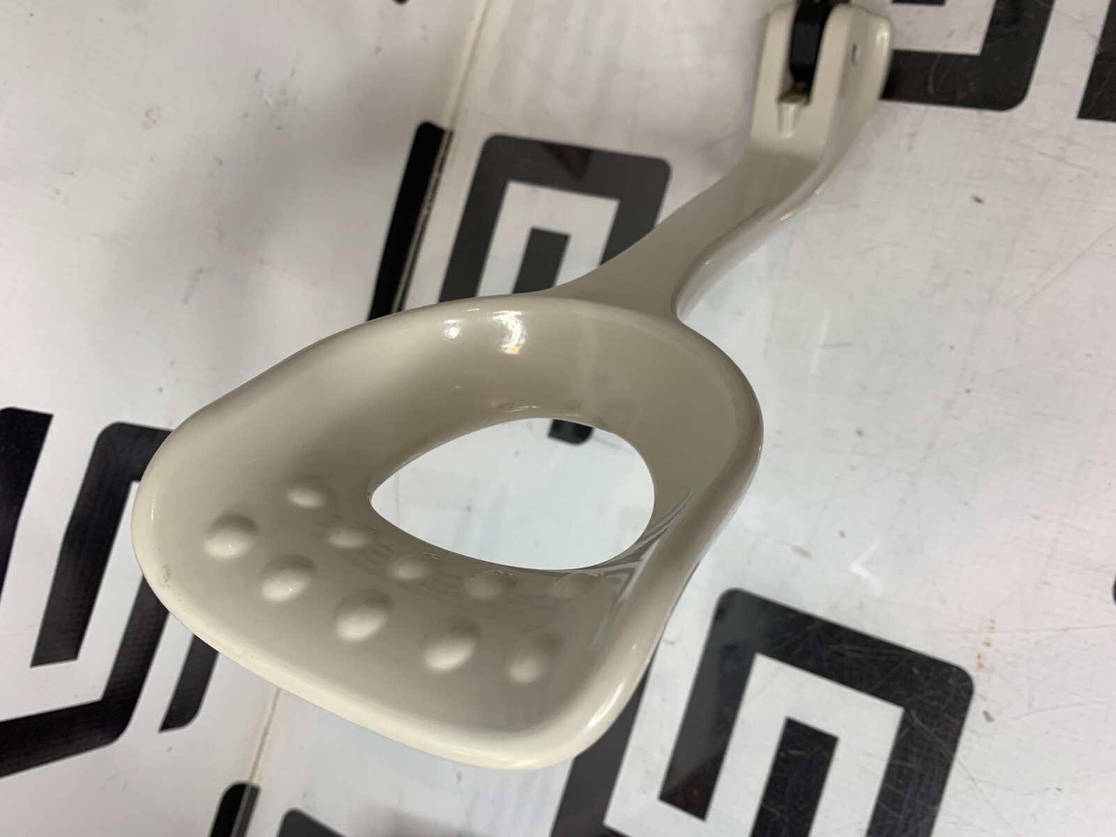 Used Midmark 625 Stirrup Assembly 029-2951-06 Ritter White Quantity 1