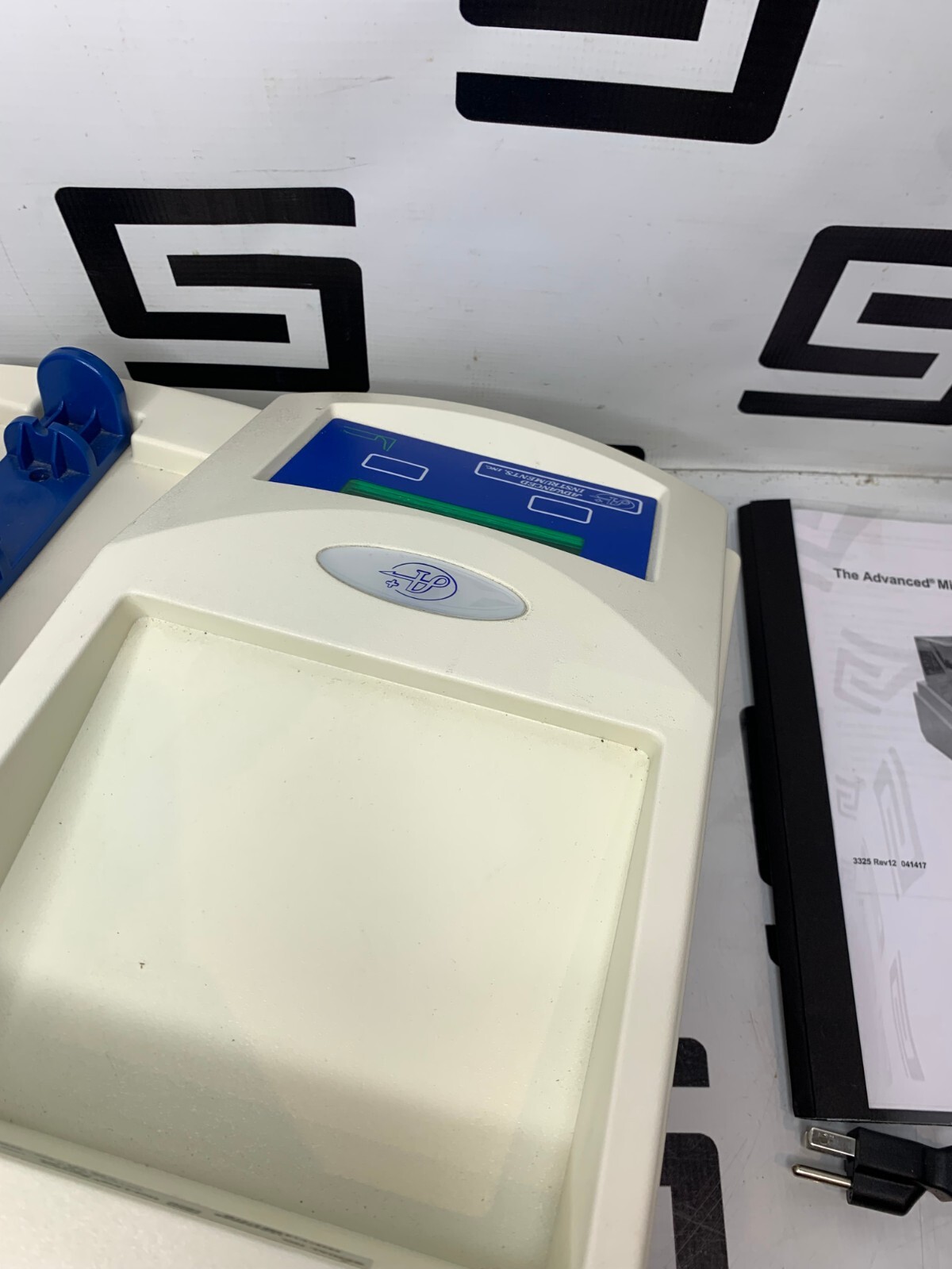 Used Advanced Instruments Model 3320 Osmometer Single Sample Micro-Osmometer A+