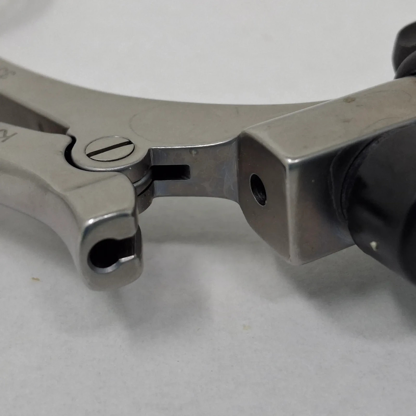 Used Karl Storz 33132 Clickline Metal Handle With Manhes Swing-Away Ratchet