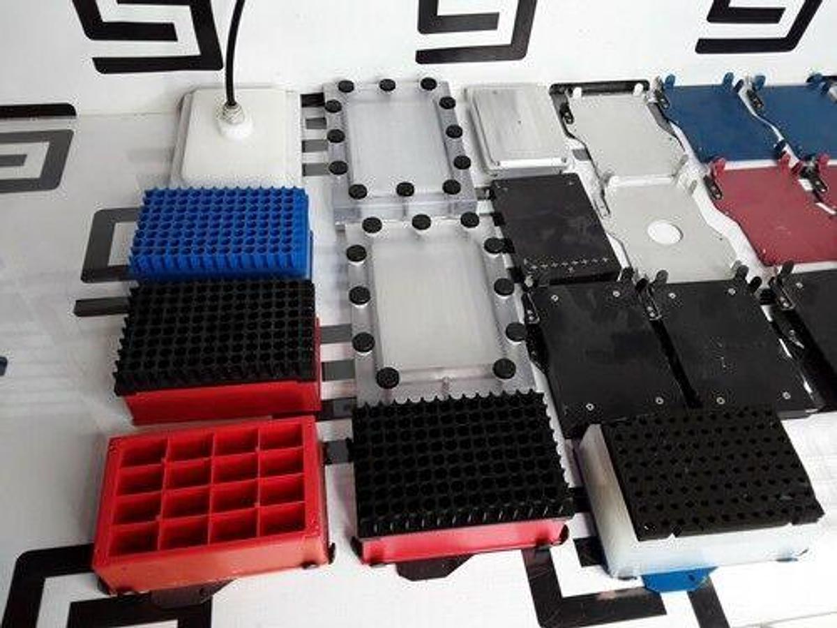 Used ZYMARK AFFYMETRIX Genechip Array Station