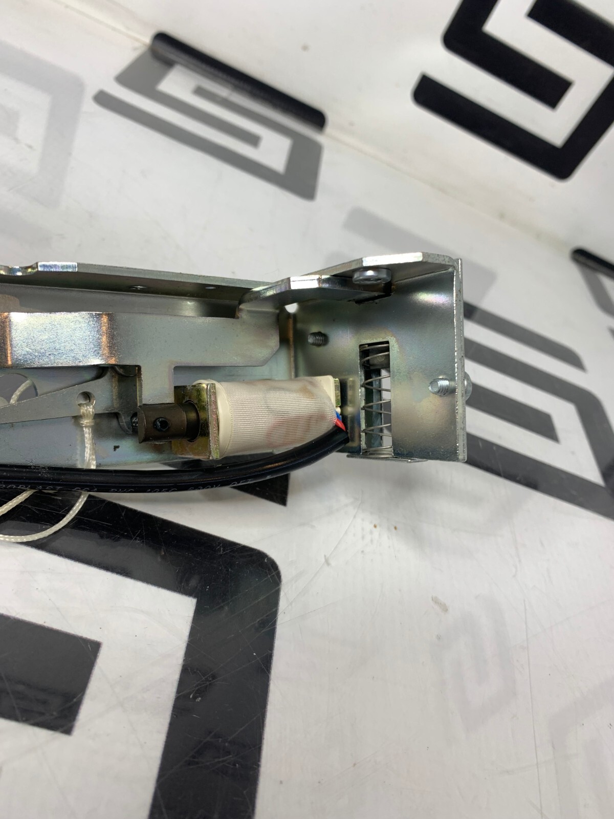 Used Eppendorf 5417C Lid Door Latch Locking Assembly Lock 5417 C  30 Day Warranty