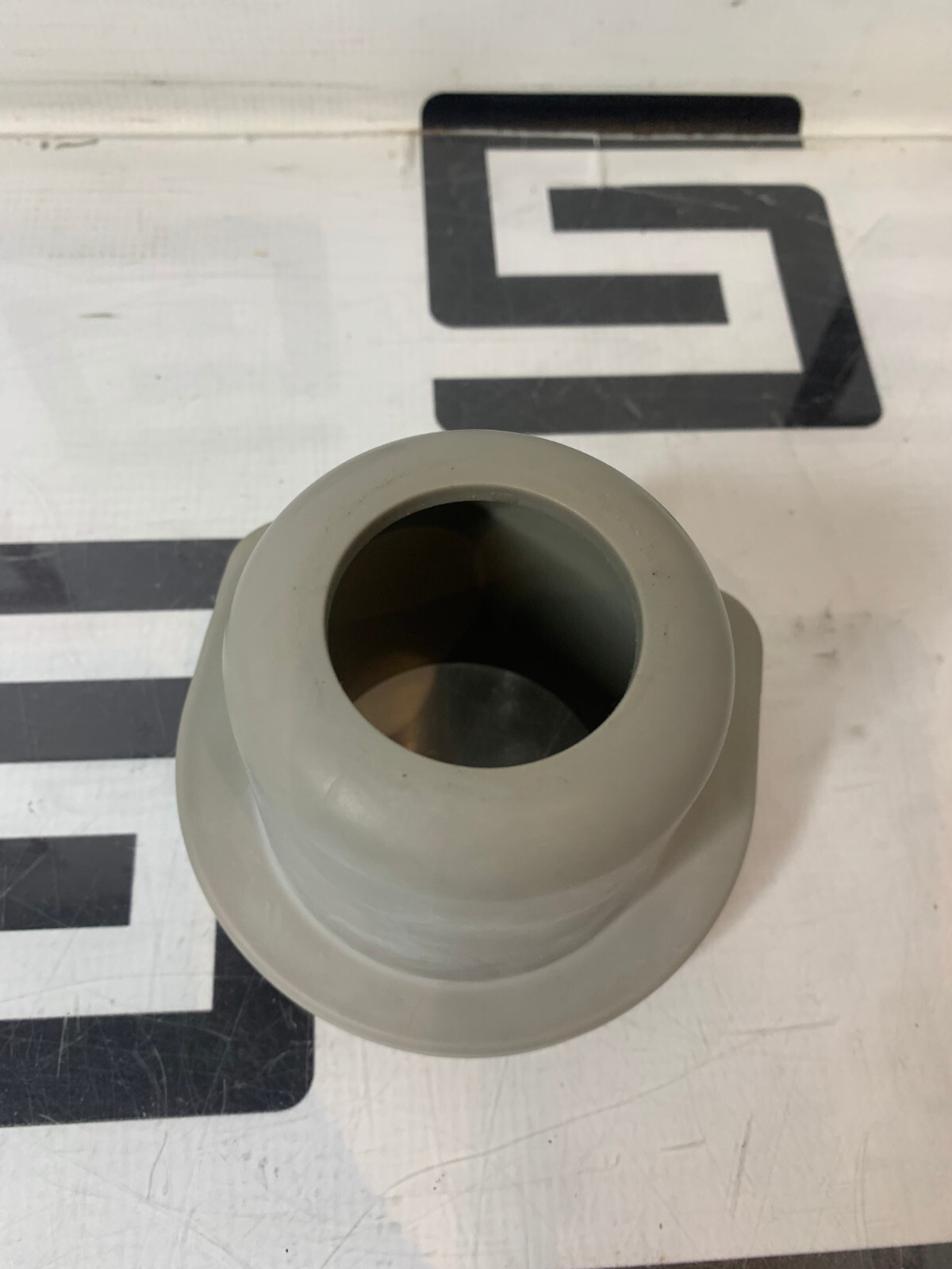 Used ZONARE Z.ONE Minicart CART Diagnostic Ultrasound System Probe Holder Cup