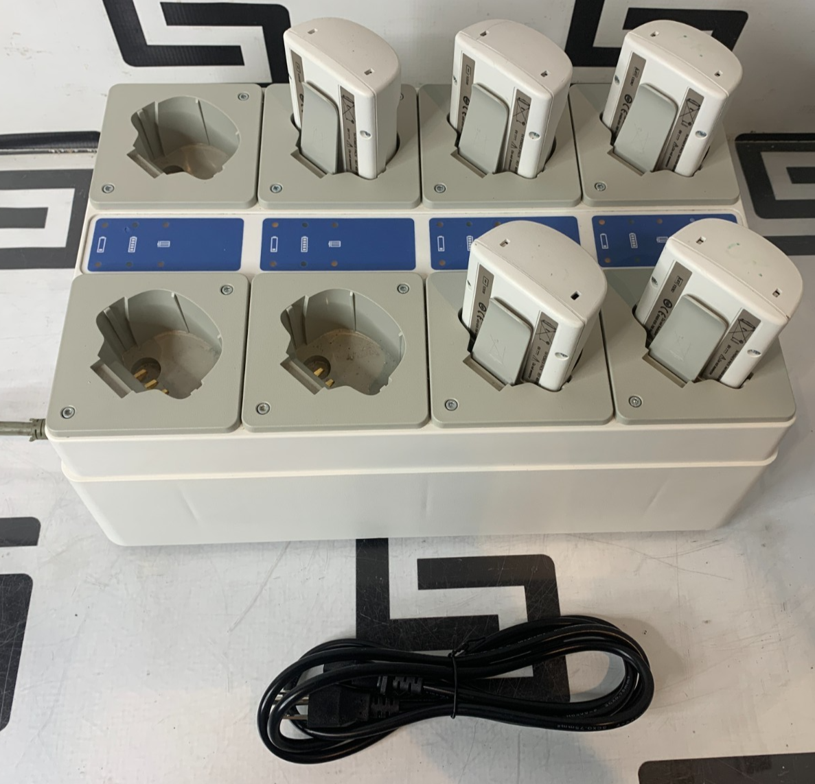 Used STRYKER STERI-SHIELD 0400-655-000 T4 EIGHT STATION BATTERY CHARGER & 5 400-650 B